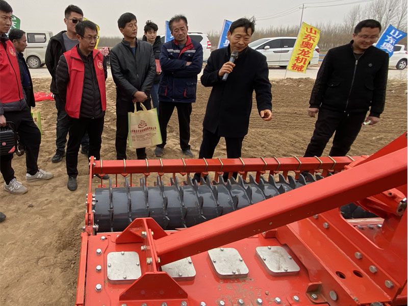 山东奥龙参加阳谷县高性能播种机演示现场会