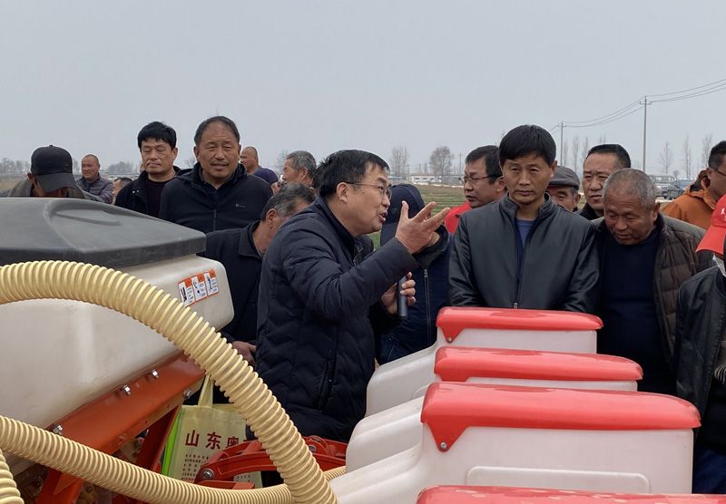 山东奥龙参加阳谷县高性能播种机演示现场会